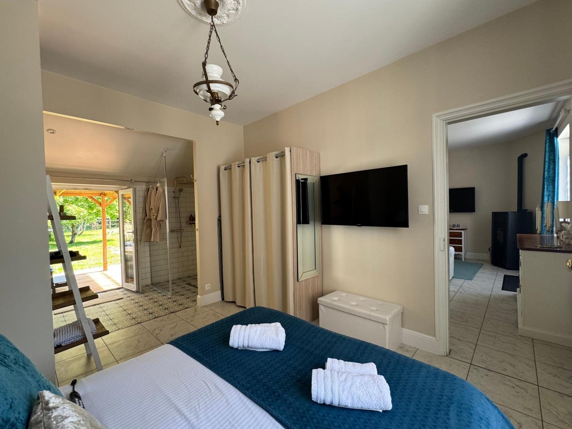 Au Domaine Du Predieu Crecy-sur-Serre Room photo